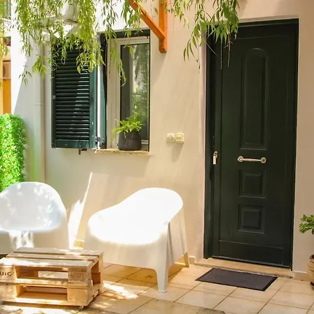 Apartment Tiny House 2